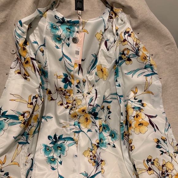 On Trend 2021 Are Trench Coats - Temporary $$ drop - Picture 13 of 16